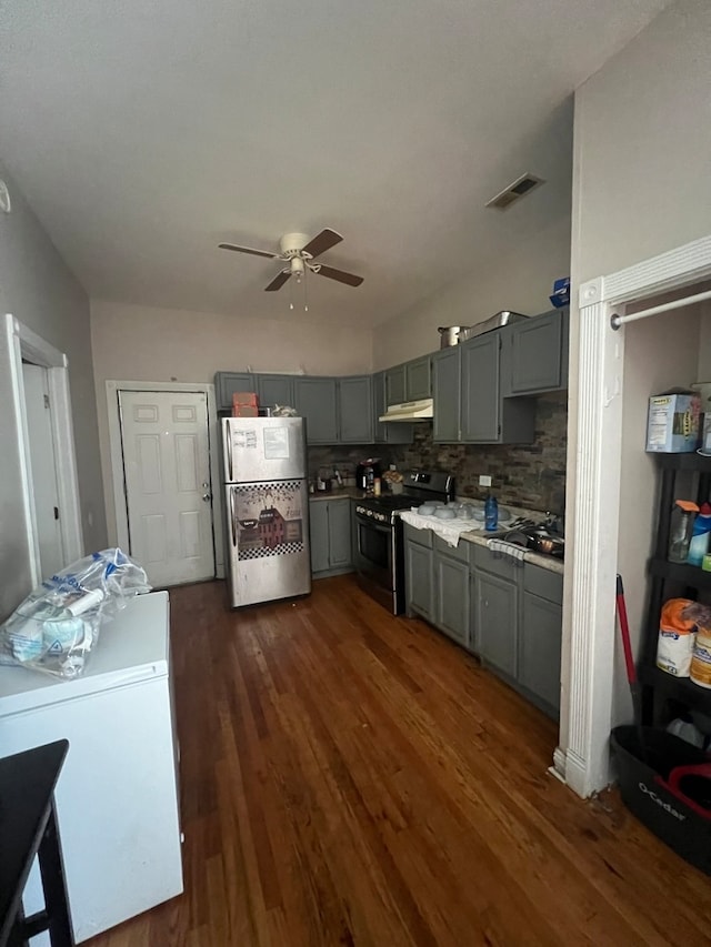 kitchen with ceiling fan, gray cabinetry, backsplash, dark wood-type flooring, and appliances with stainless steel finishes