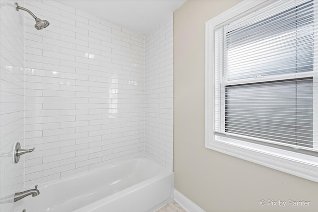 bathroom featuring tiled shower / bath