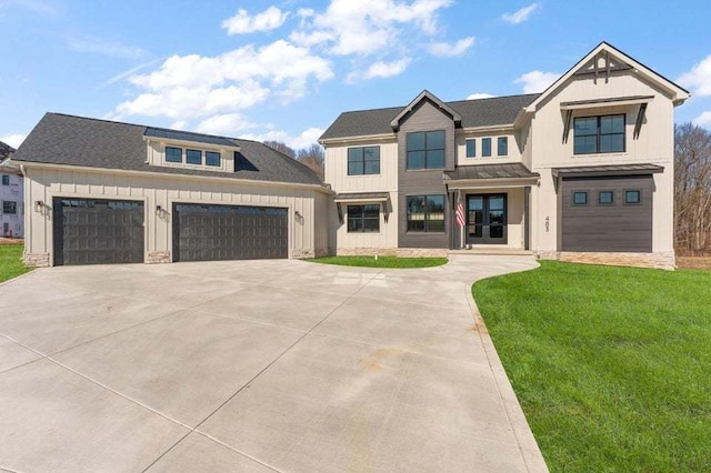 view of front of home featuring a front lawn