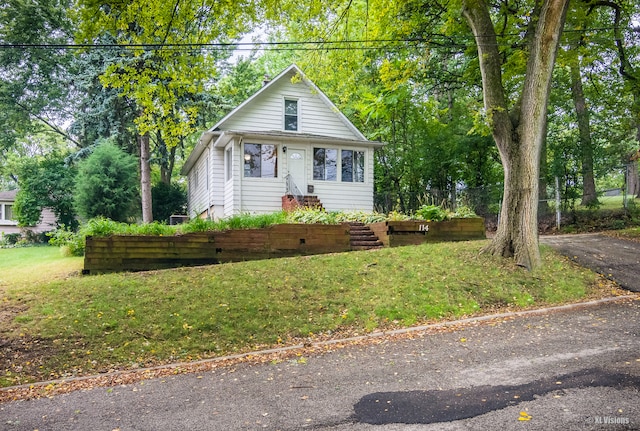 bungalow-style house featuring a front yard