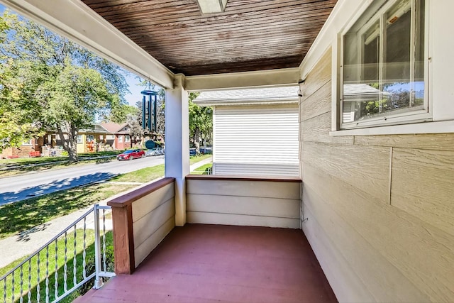 balcony featuring covered porch