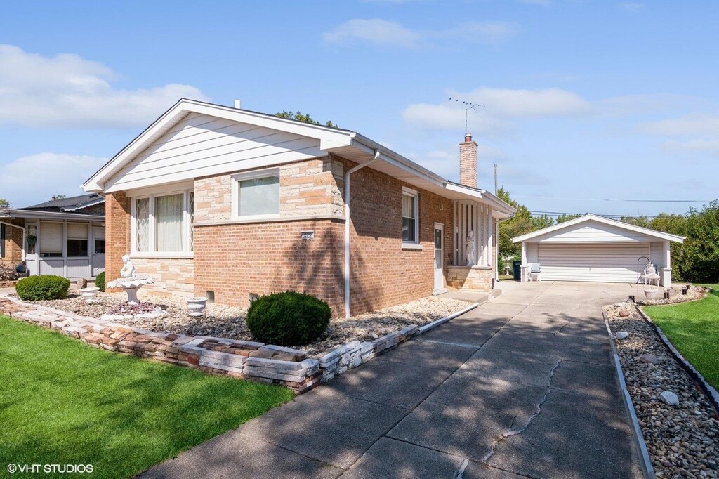 275 Spruce Ln, Chicago Heights, IL 60411 - photo 1