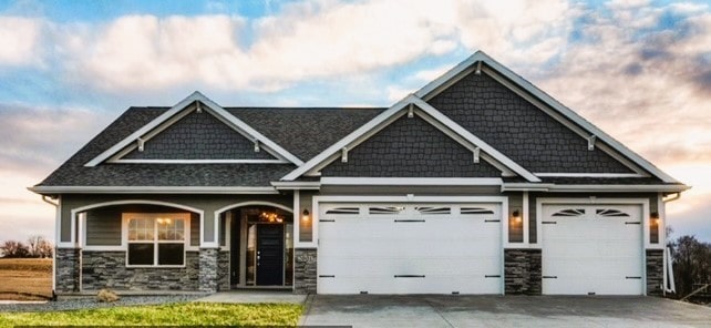 craftsman house featuring a garage