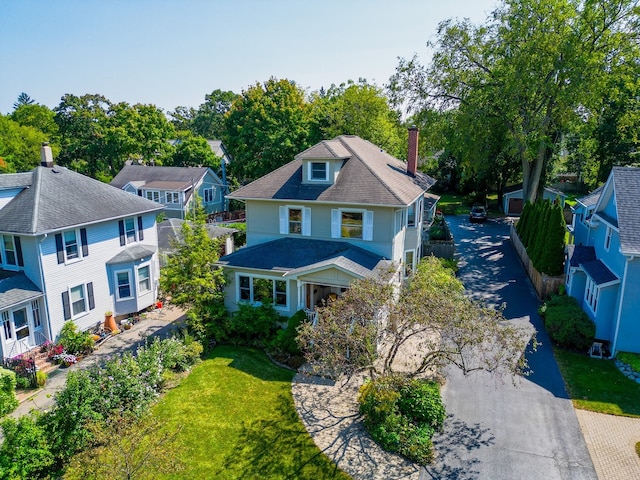 view of front of house with a front lawn