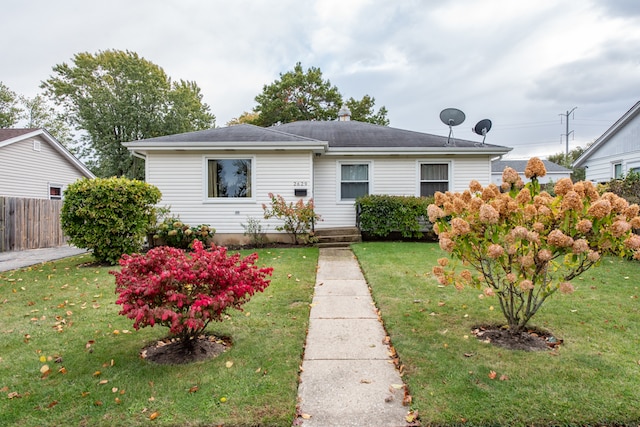 view of front of house with a front lawn