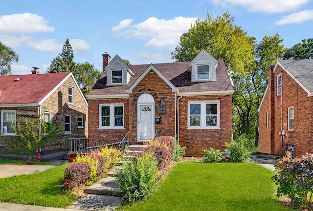 view of front facade with a front lawn