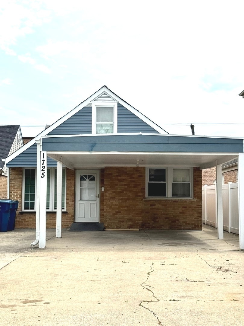 view of front of home featuring a carport