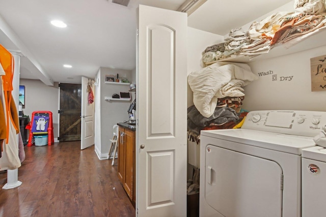 washroom featuring laundry area, recessed lighting, dark wood-style floors, and washer and clothes dryer