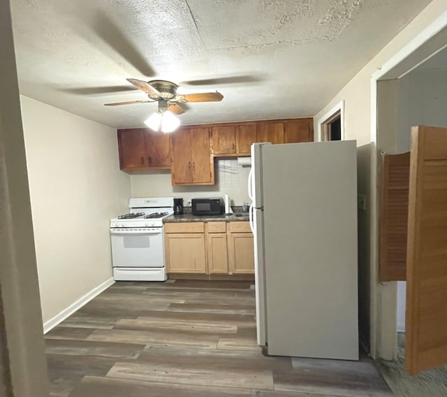 kitchen with ceiling fan, a textured ceiling, dark hardwood / wood-style floors, and white appliances