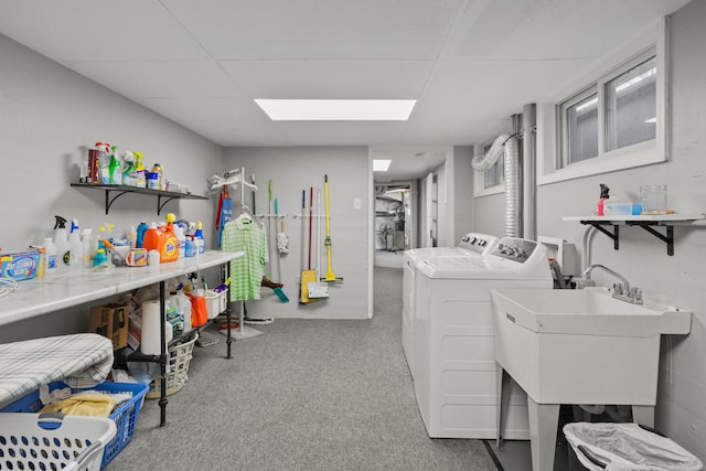 27 Hickory Ln, White Heath, IL 61884 - laundry area featuring washing machine and clothes dryer and carpet flooring