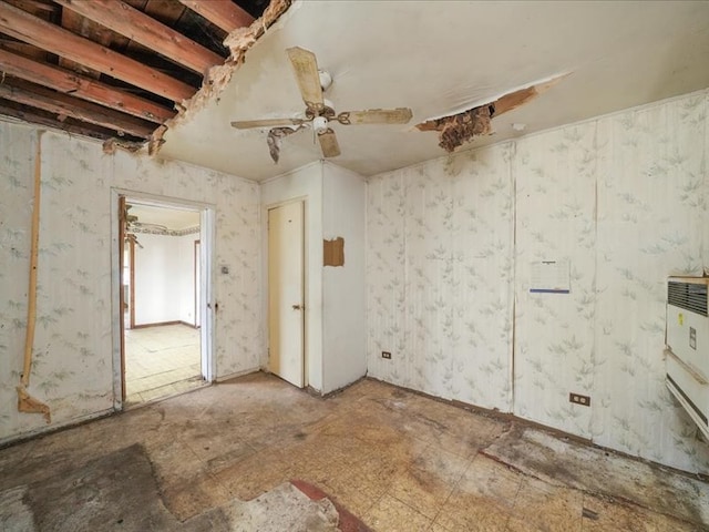 empty room with ceiling fan