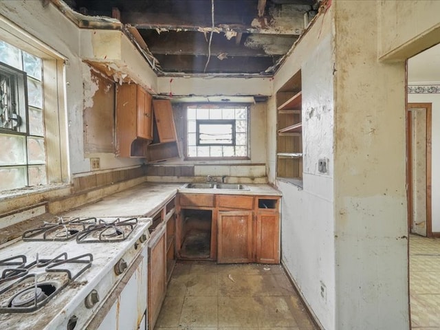 kitchen with white range with gas cooktop and sink