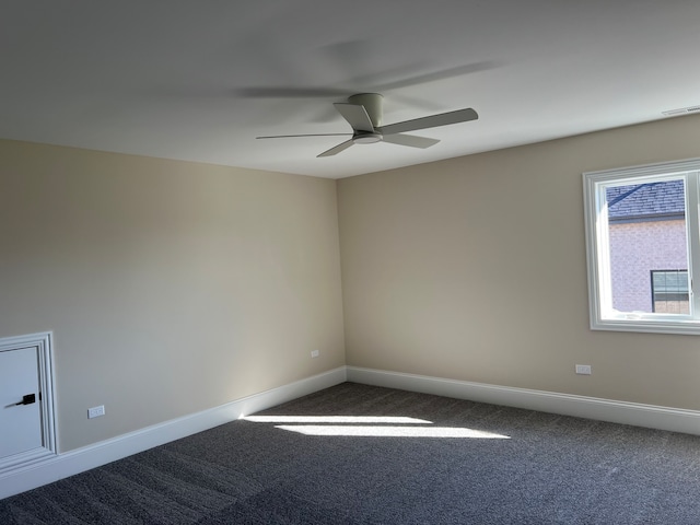 unfurnished room featuring ceiling fan and carpet