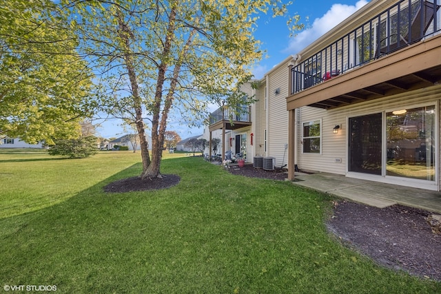 view of yard featuring a balcony