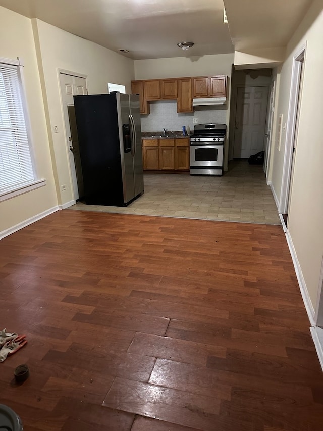 kitchen with stainless steel appliances, sink, and light wood-type flooring