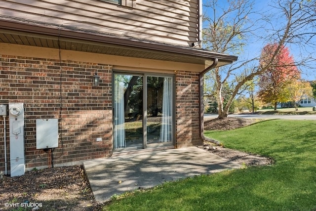 property entrance featuring a yard