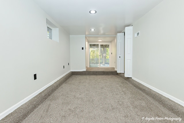 unfurnished room with carpet