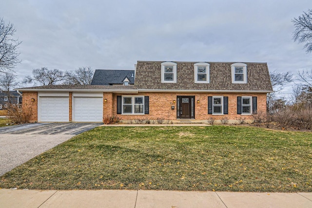 view of front of home featuring a front lawn and a garage