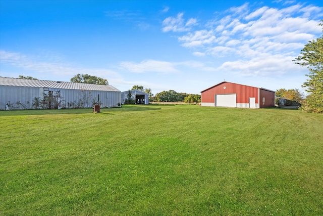 view of yard with an outdoor structure