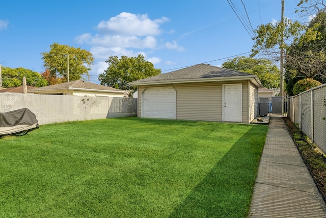 view of yard with an outbuilding