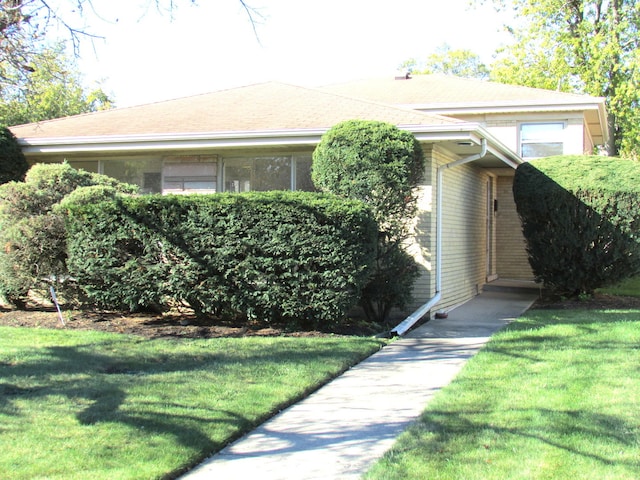 view of front of house with a front yard