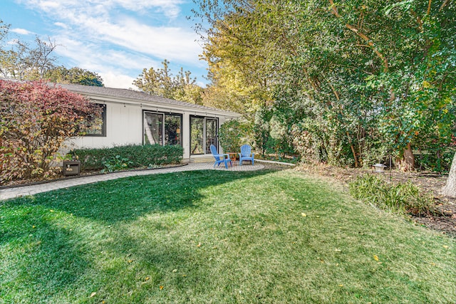 view of yard with a patio area