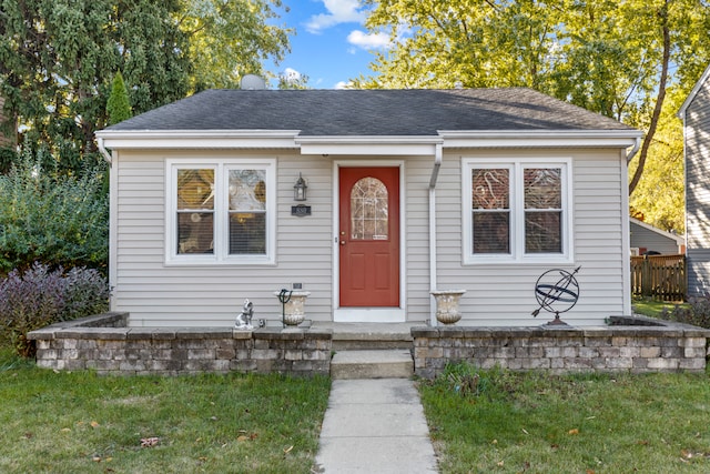 bungalow featuring a front yard