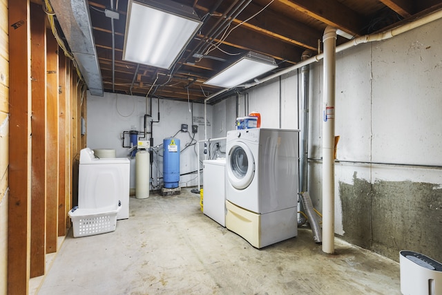 laundry room with independent washer and dryer