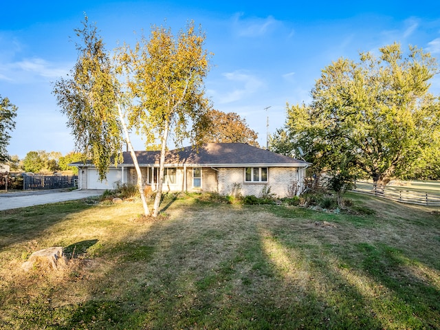 view of front of house featuring a front yard and a garage