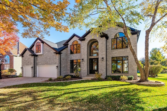 view of front of property featuring a front yard and a garage