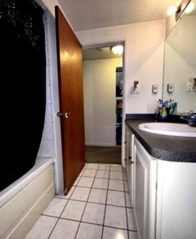 6634 W 95th St Unit 1D, Oak Lawn, IL 60453 - full bathroom featuring tile patterned floors, vanity, and washtub / shower combination