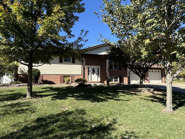 bi-level home with a front yard