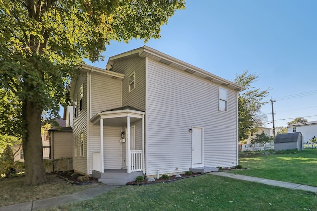 view of front facade with a front yard