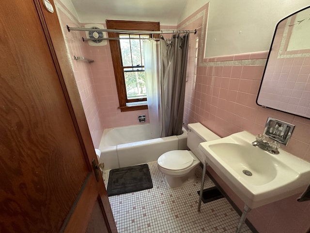 full bathroom featuring shower / bathtub combination with curtain, tile walls, toilet, sink, and tile patterned floors