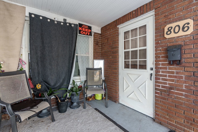 doorway to property with covered porch