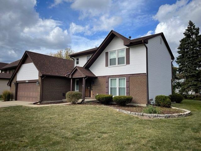 front of property featuring a front lawn and a garage