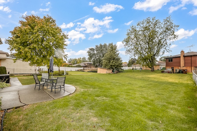 view of yard with a patio area