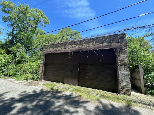 6916 S Lowe Ave, Chicago, IL 60621 - view of garage