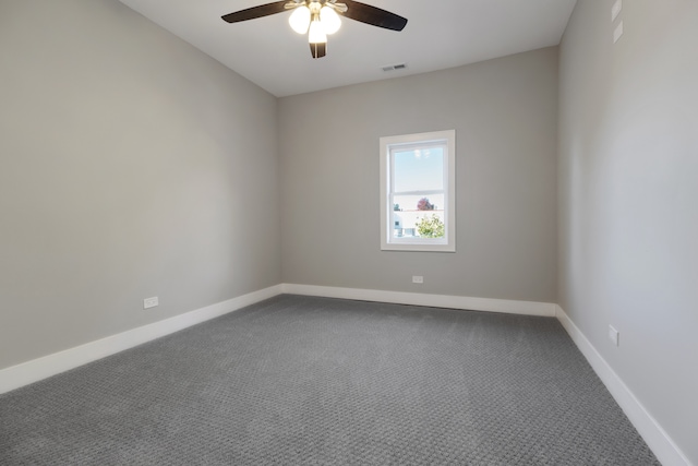 carpeted empty room featuring ceiling fan