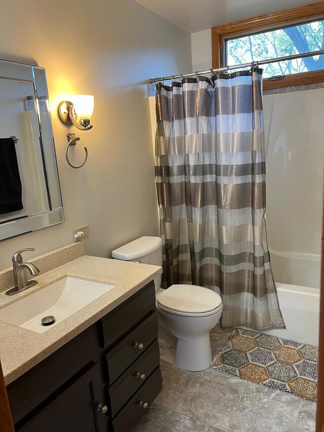 full bathroom featuring vanity, toilet, and shower / tub combo with curtain