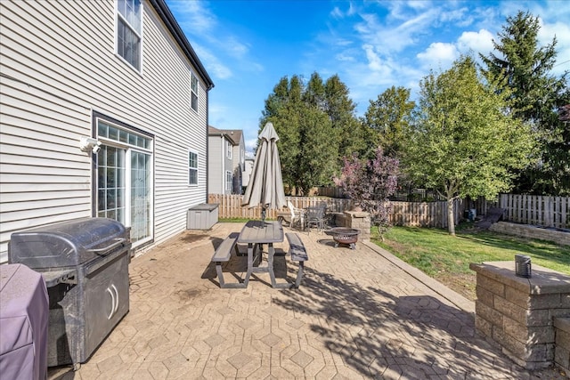 view of patio with an outdoor fire pit