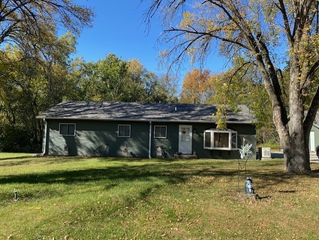 ranch-style house featuring a front lawn