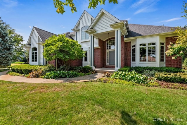 front of property featuring a front lawn