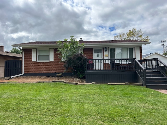 view of front of property featuring a front yard