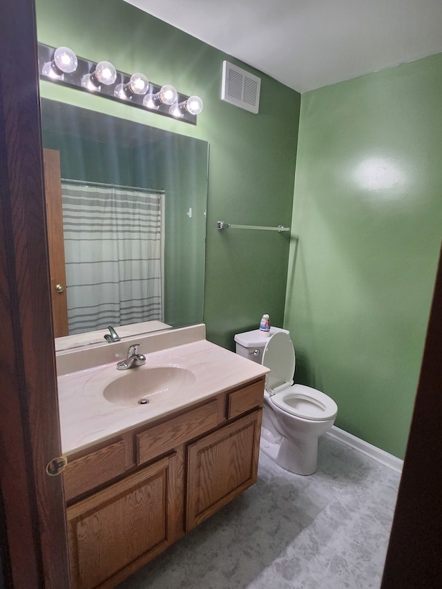 bathroom with toilet, vanity, and a shower with shower curtain