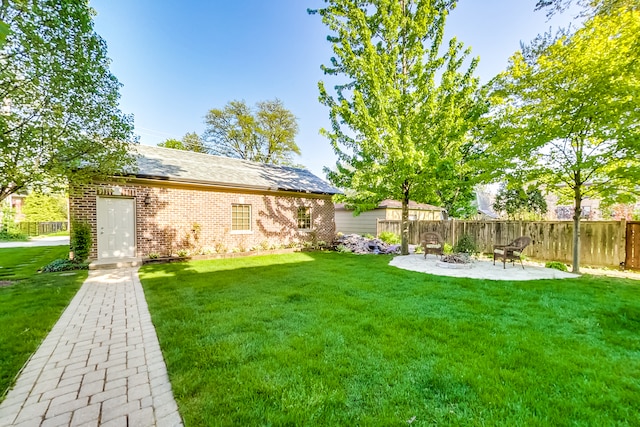 view of yard featuring a patio