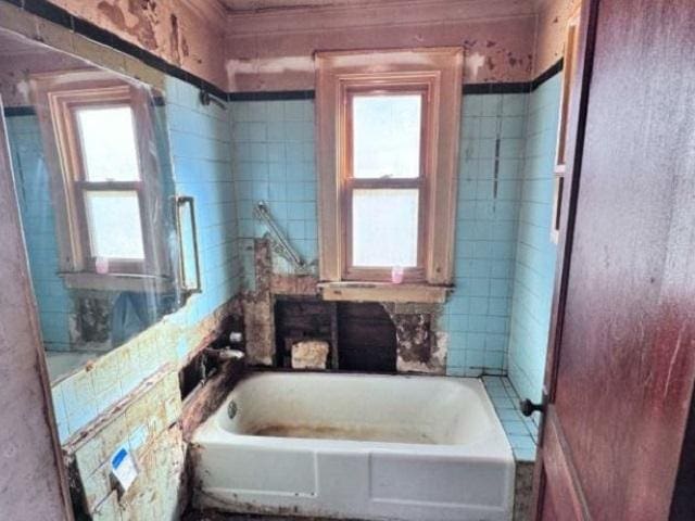 2654 W 98th Pl, Evergreen Park, IL 60805 - full bathroom featuring plenty of natural light, a tub, and tile walls