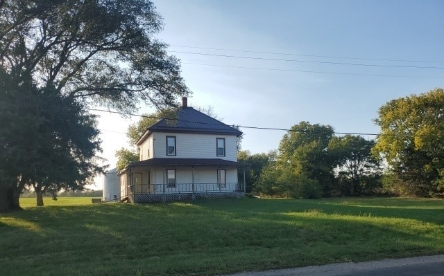 view of front of house with a porch and a front lawn