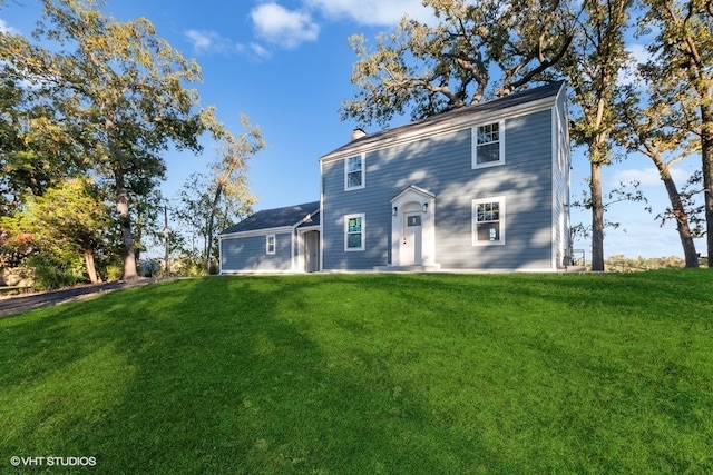 view of front of property with a front lawn