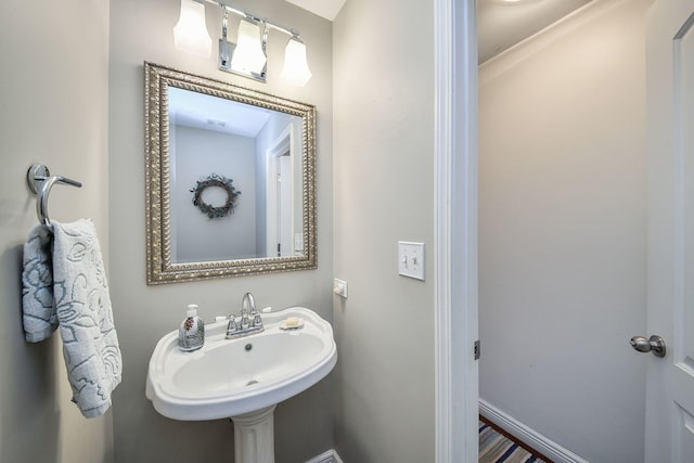 bathroom featuring sink